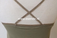 Achterzijde topje met kruislingse bandjes