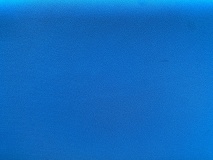 Felblauw crepe stof