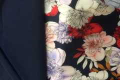 Donkerblauwe stretch met tricot bloemdessin